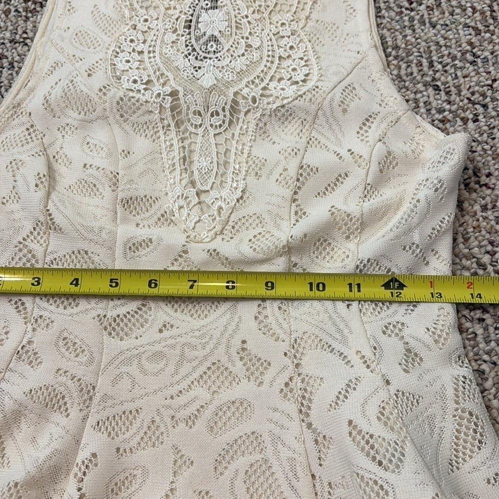 Papaya Elegant Cream Lace Sleeveless Keyhole Back Top. Medium. EUC - Picture 11 of 14